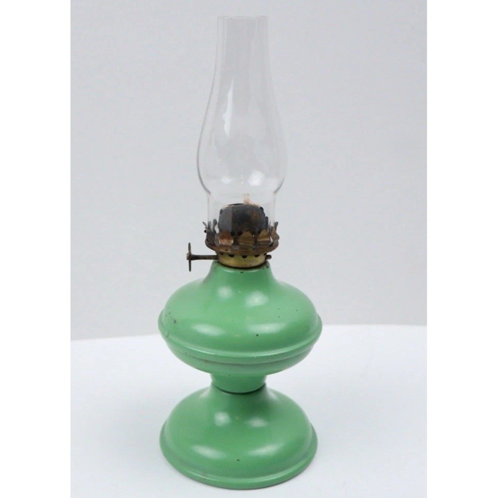 VINTAGE JADEITE GREEN TIN METAL SMALL 7" KEROSENE LAMP LANTERN FARM COUNTRYSIDE